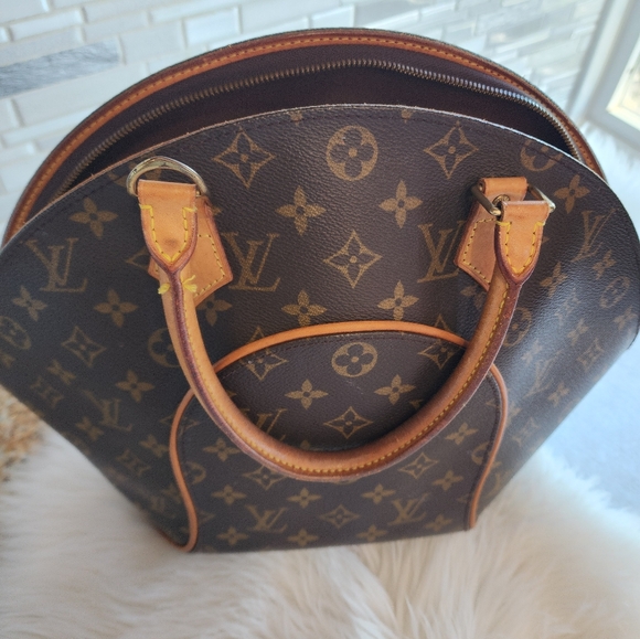 Louis Vuitton Ellipse MM Monogrammed Bag - Picture 3 of 13